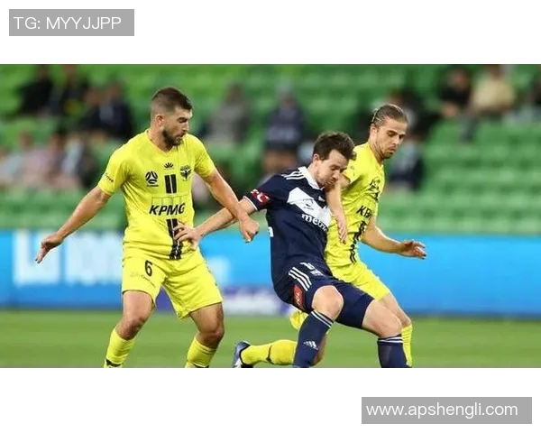 西悉尼流浪者与惠灵顿凤凰的激烈对决展现足球魅力与团队精神