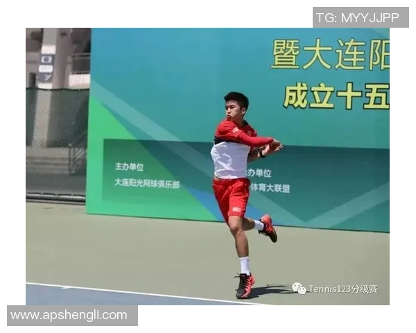 陈伟专访：从青涩少年到网球明星的奋斗与成长之路